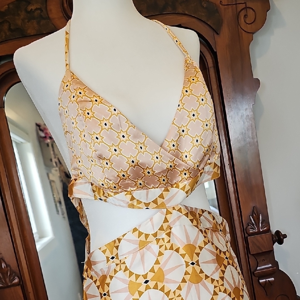 Golden Patterned Cutout Maxi Dress - Women - Picture 8 of 8